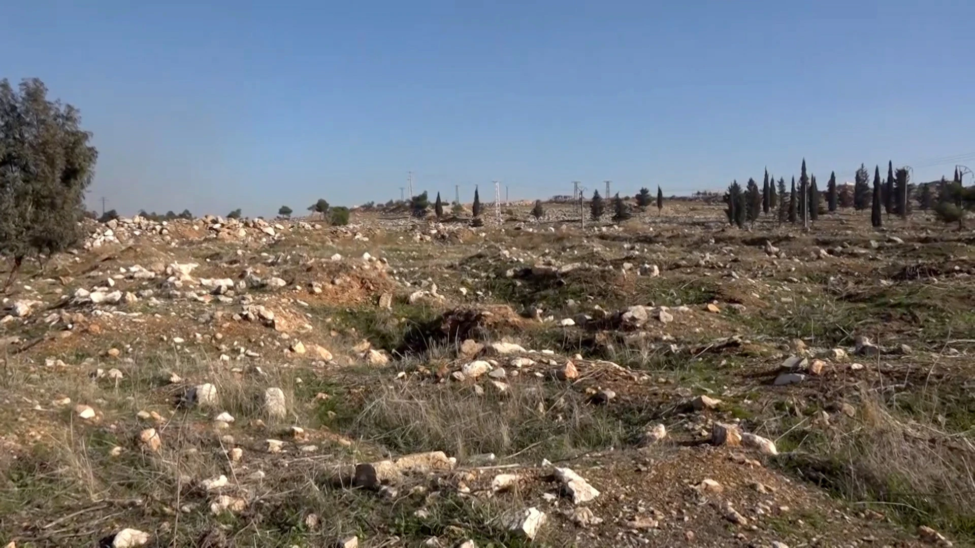 العثور على ثلاث جـ..ـثث ومؤشرات لمقـ..ـبرة جماعية غربي دير الزور