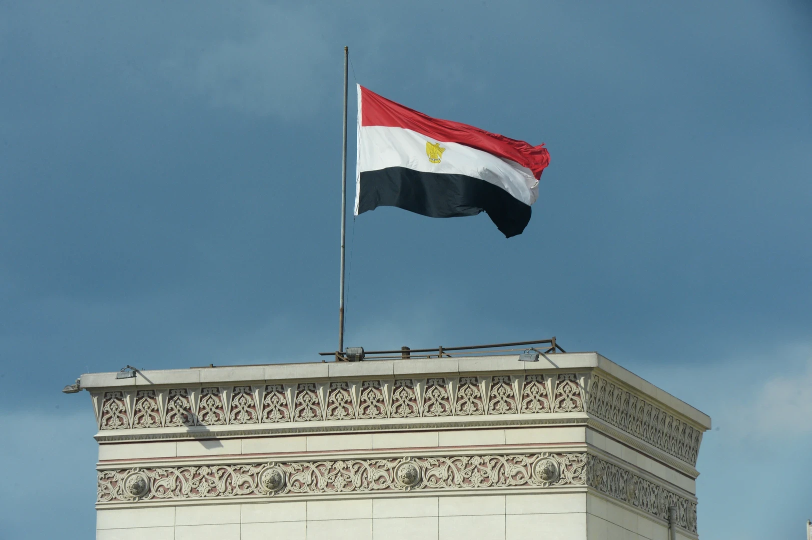 برلمان مصر يوافق على تعديل قانـون الأراضي الصحراوية