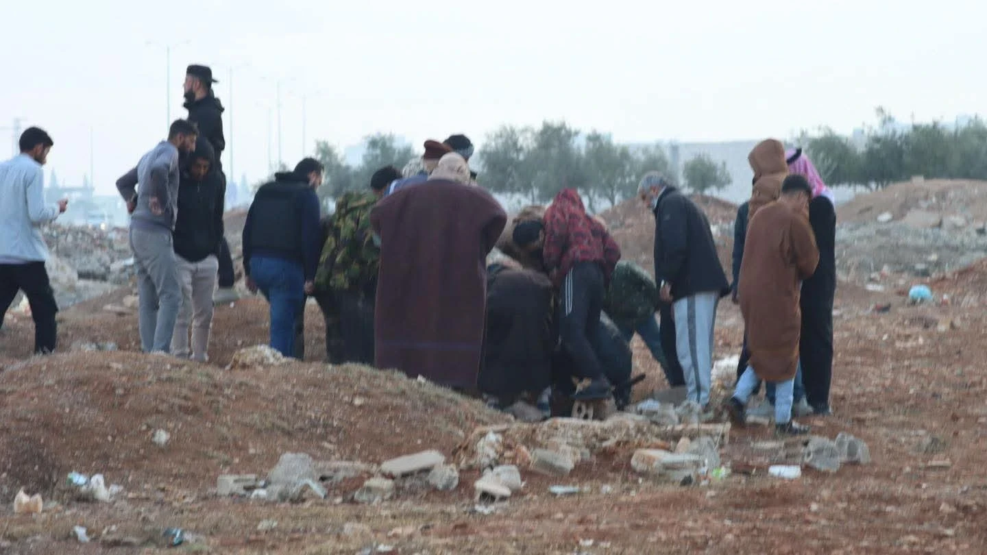 مقابر جماعية جديدة في حمص… رفات لعشرات الأشخاص