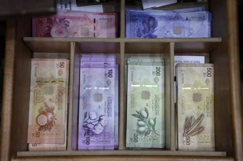 سعر صرف الليرة السورية عند افتتاح يوم الأربعاء
