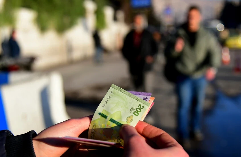 هل تنجح سوريا في ضبط الدولار؟ إطلاق أول سوق رسمي للعملات والذهب يكشف ملامح التغيير