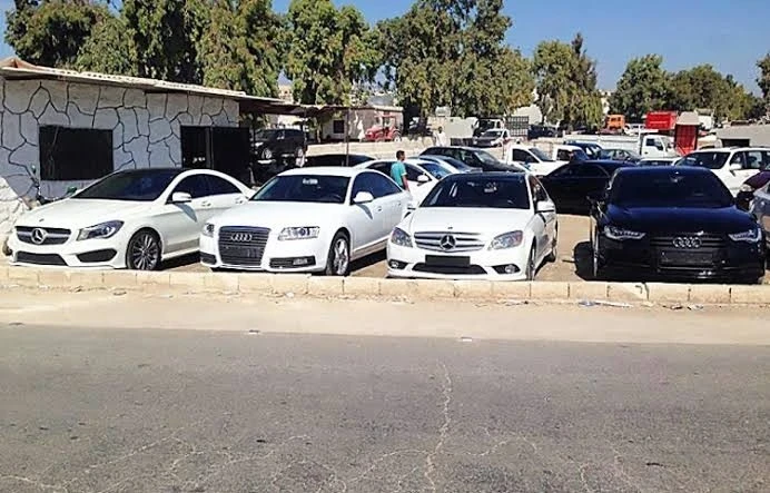 قرارات متباينة بين الإدارة الذاتية وحكومة دمشق حول استيراد السيارات