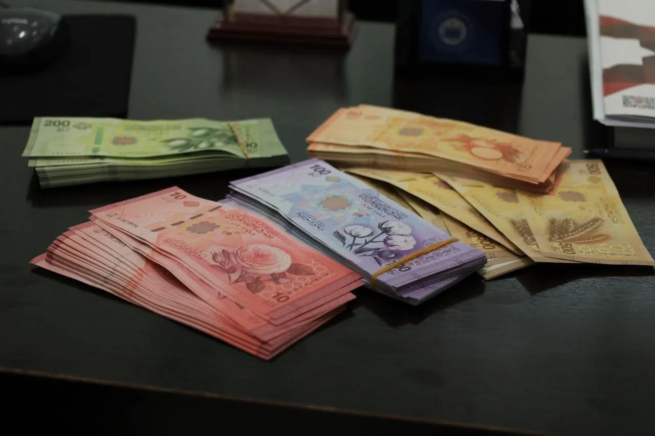 سعر الدولار والعملات الرئيسية مقابل الليرة السورية اليوم الاثنين