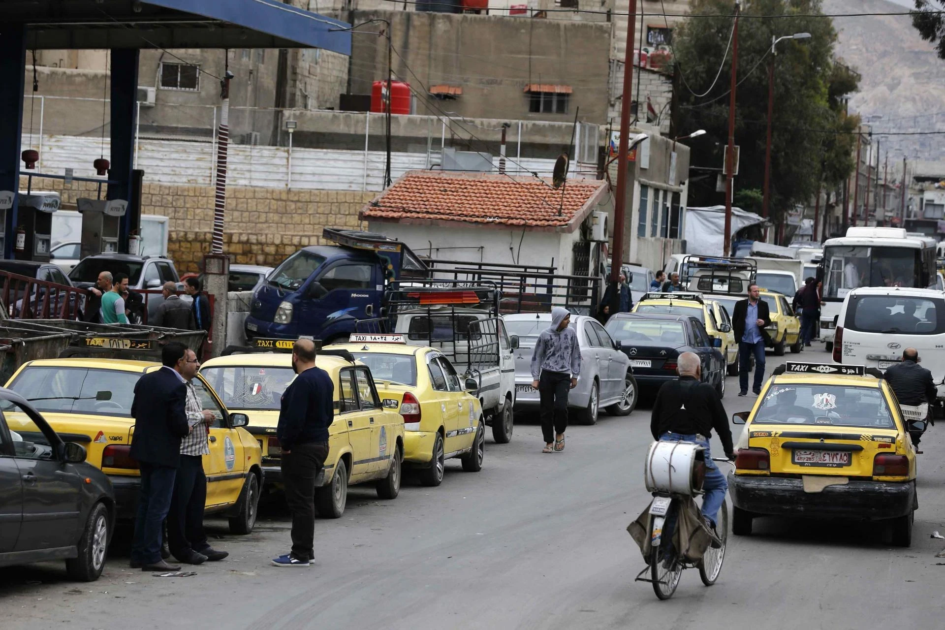 قرار حكومي سوري جديد لمنع دخول المركبات إلى وسط دمشق يثير جدلاً واسعاً