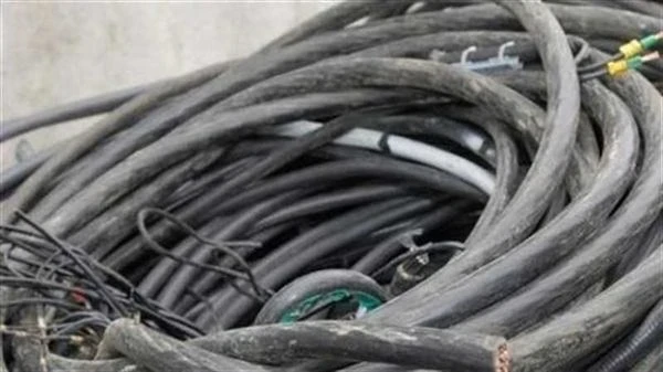 سرقة كابلات هاتفية تتسبب بانقطاع الاتصالات عن آلاف المشتركين في بانياس