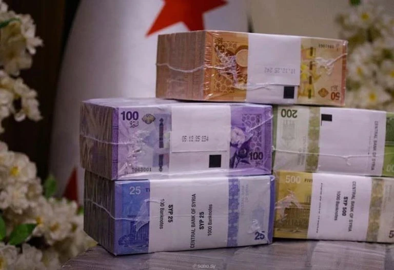 انخفاض سعر صرف الليرة السورية عند افتتاح يوم الخميس