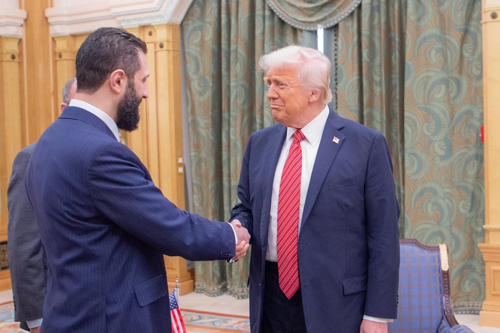 تطور لافت بالعلاقات السورية الأميركية بعد إشادة ترمب بالرئيس الشرع