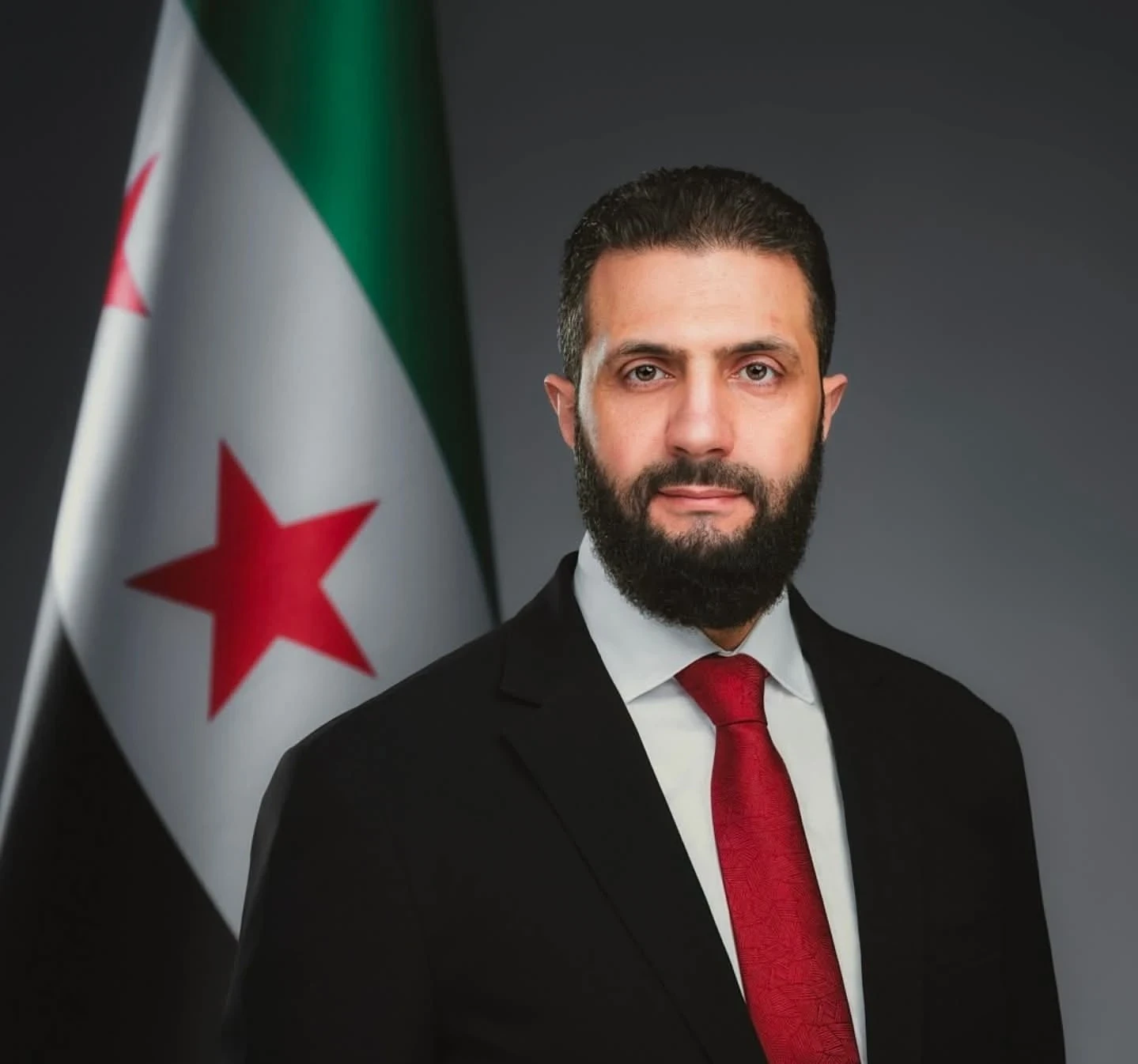 الرئيس أحمد الشرع يلتقي رجل أعمال مصري لبحث فرص الاستثمار في سوريا