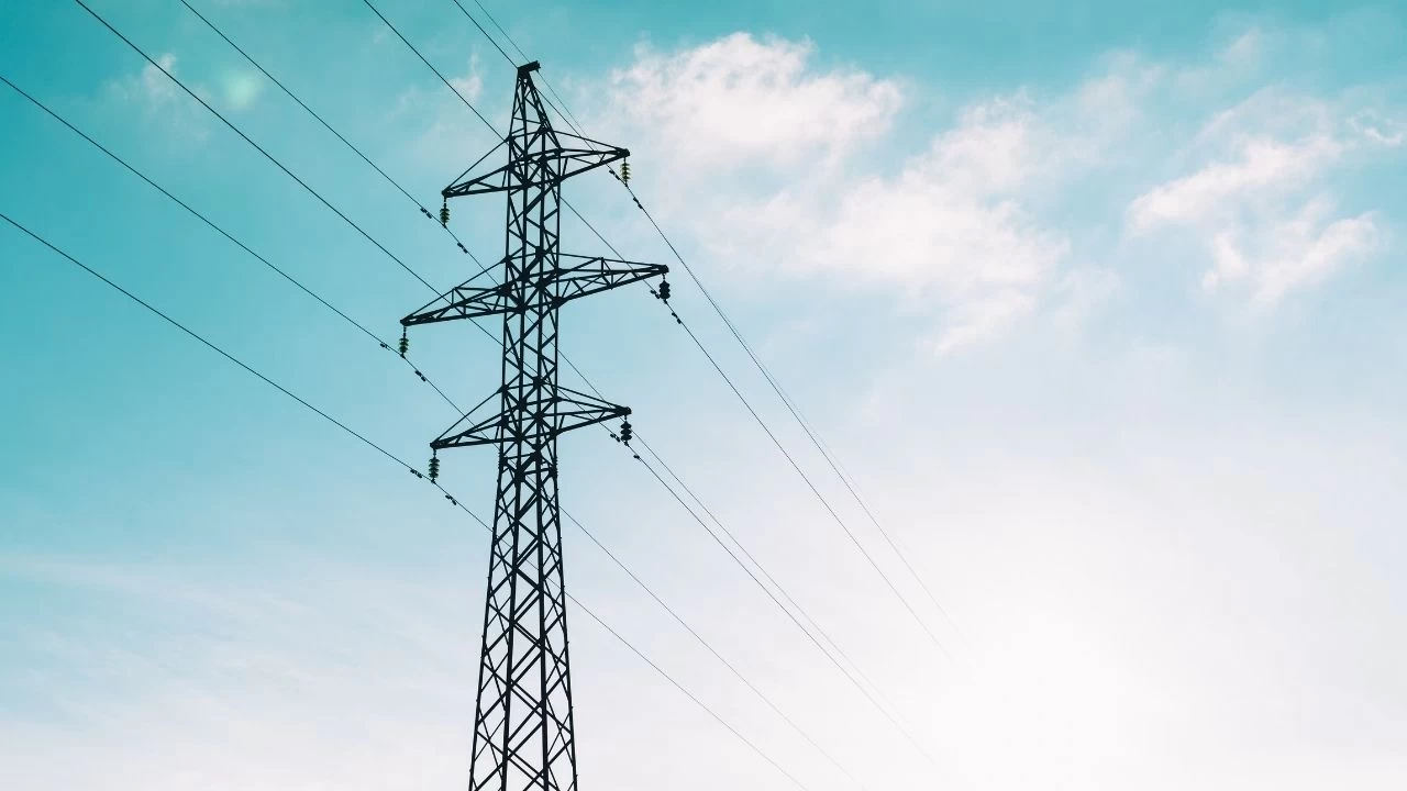 وزارة الكهرباء تؤكد تحسن الواقع الكهربائي