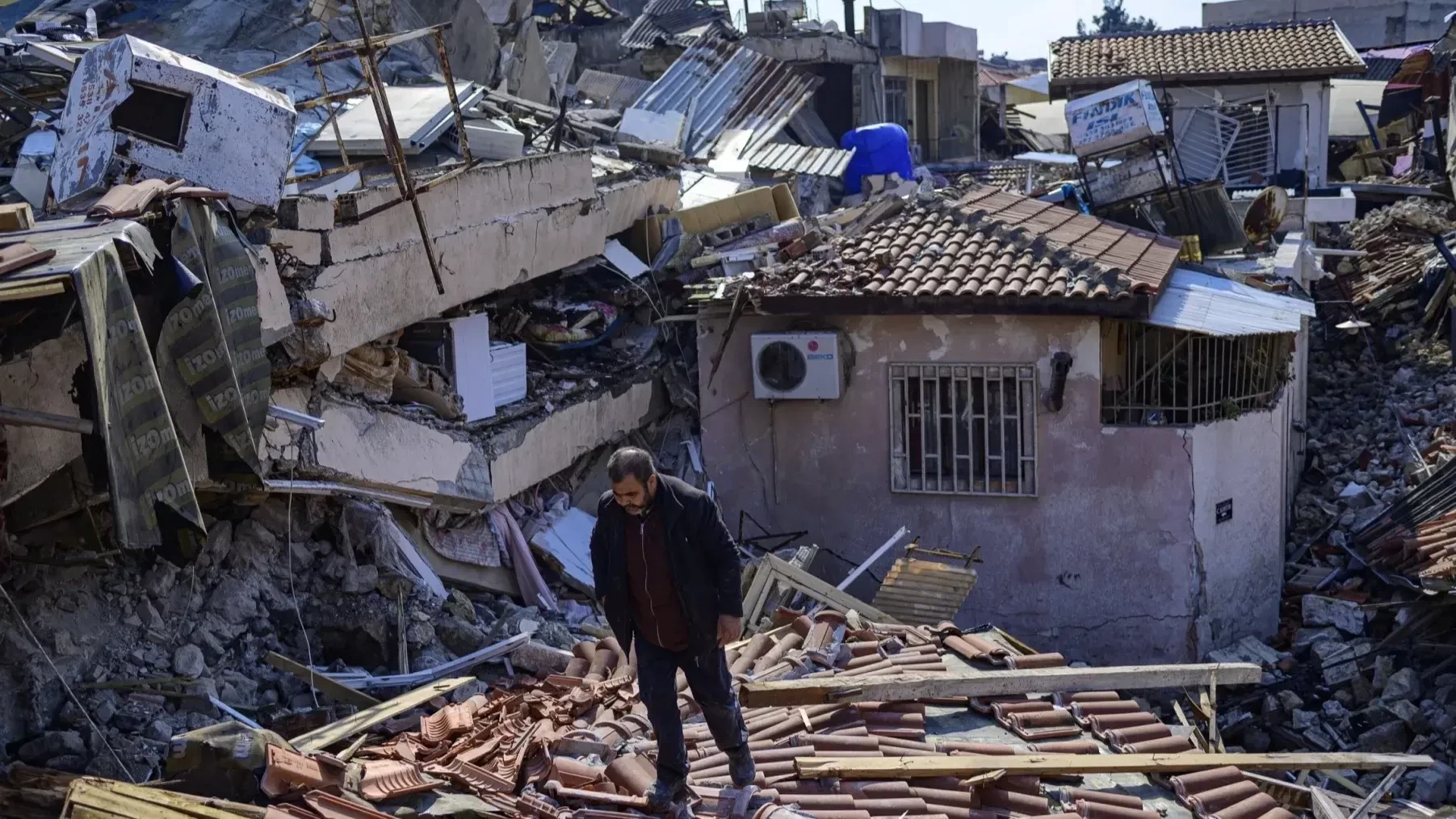 دولة اوروبية تسهل منح تأشيرات للسوريين والأتراك المتضررين من الزلزال