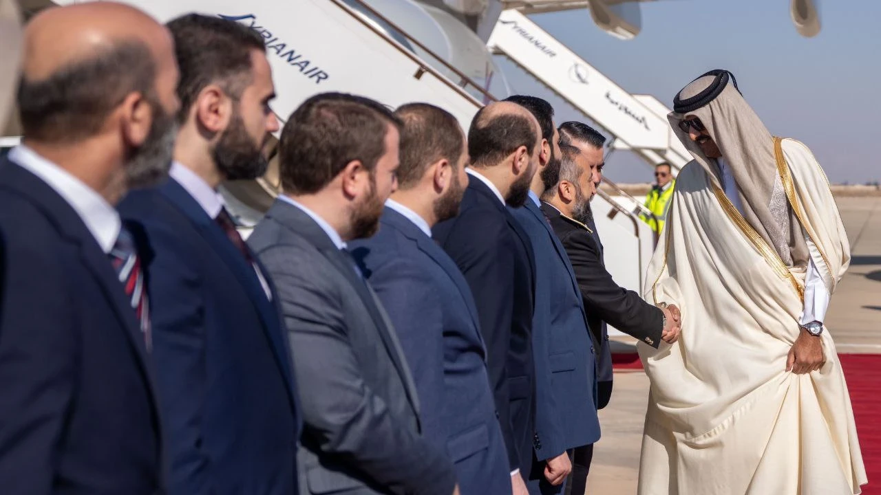 قطر والثورة السورية: موقف ثابت في دعم الشعب ورفض إعادة العلاقات مع النظام
