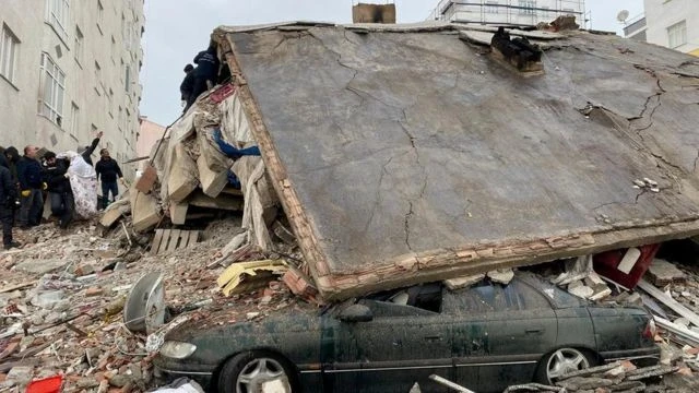 زلزال مدمر يهز منطقة جديدة ويخلف مئات القتلى والجرحى ومشاهد توثق لحظة وقوعه