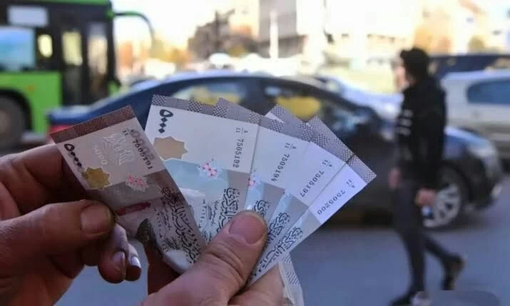سعر صرف الليرة السورية عند افتتاح يوم الأحد
