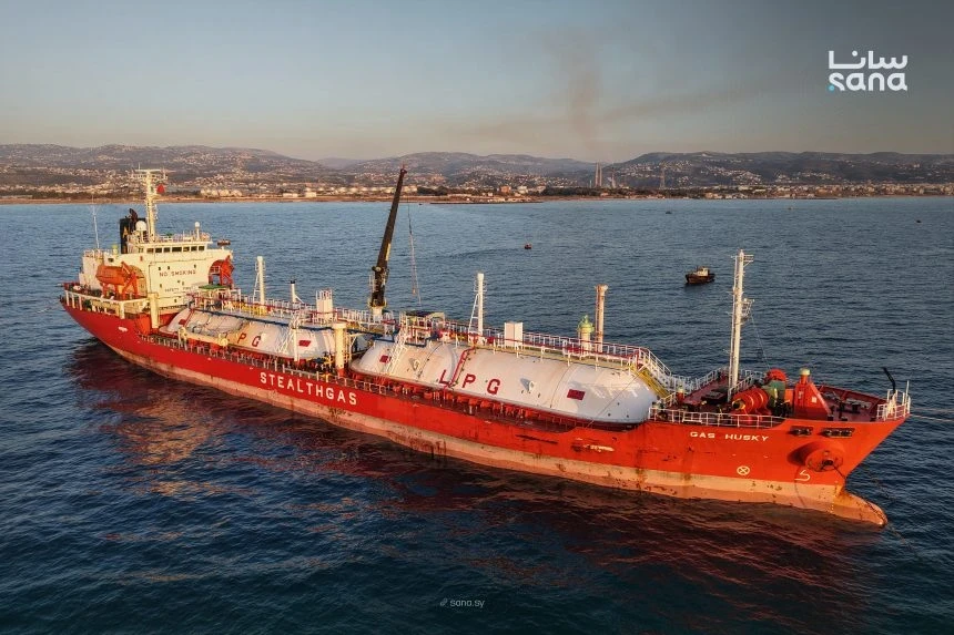 وصول شحنة غاز جديدة إلى مصب بانياس وسط استمرار الأزمة في عدة محافظات