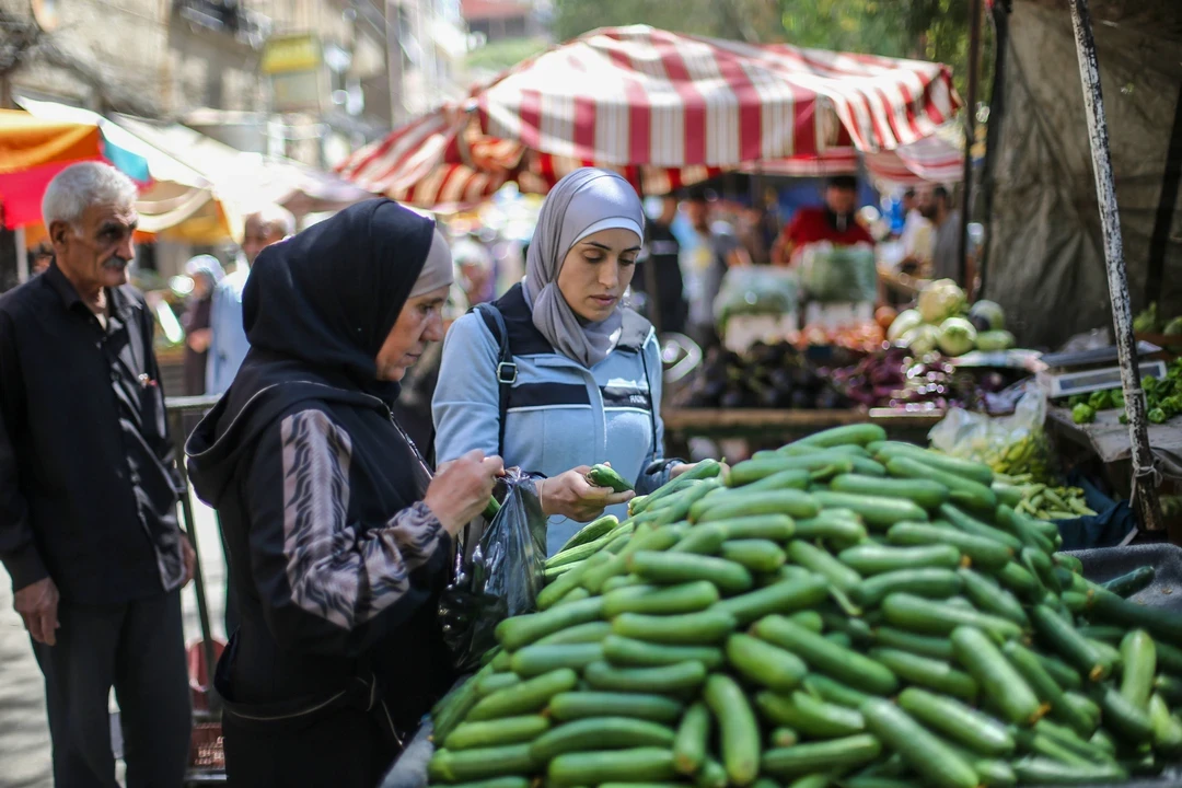 كاميرات ترافق الدوريات التموينية في سوريا.. خطوة تنظيمية أم حل مؤجل لمشكلة الأسعار؟