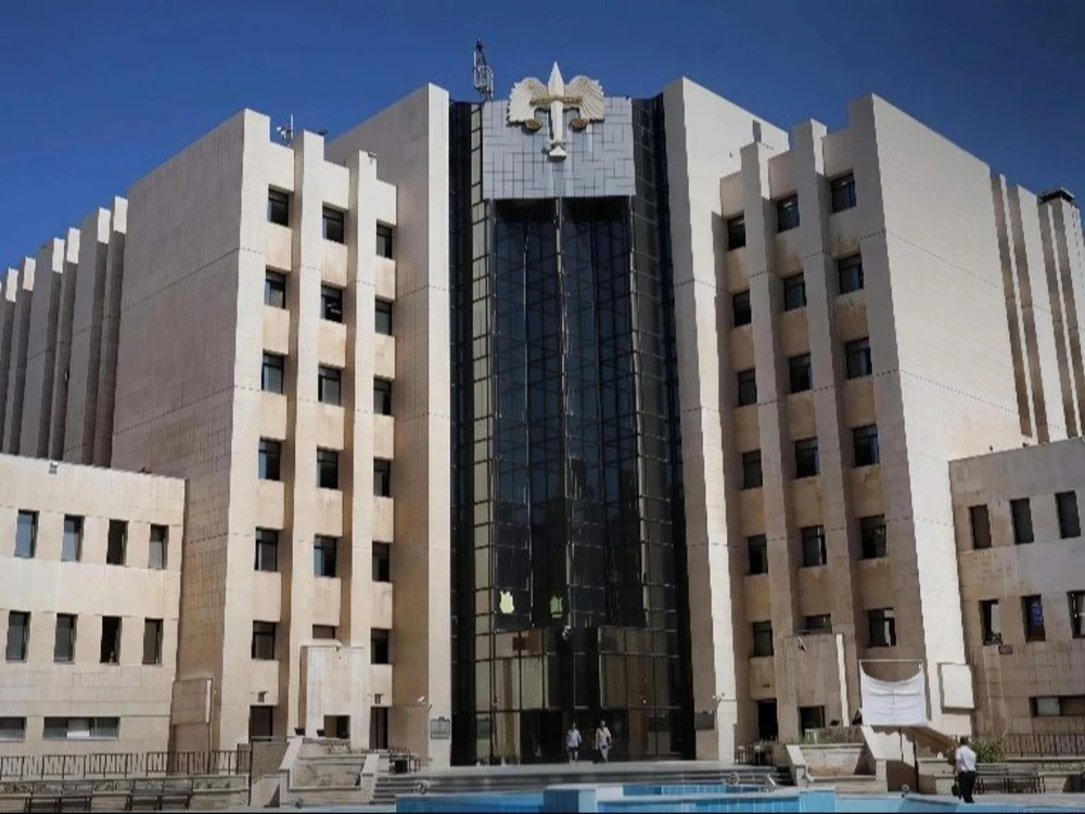 وزارة العدل السورية: التحقيق مع عشرات الضباط من النظام السابق وإحالتهم إلى المحاكم