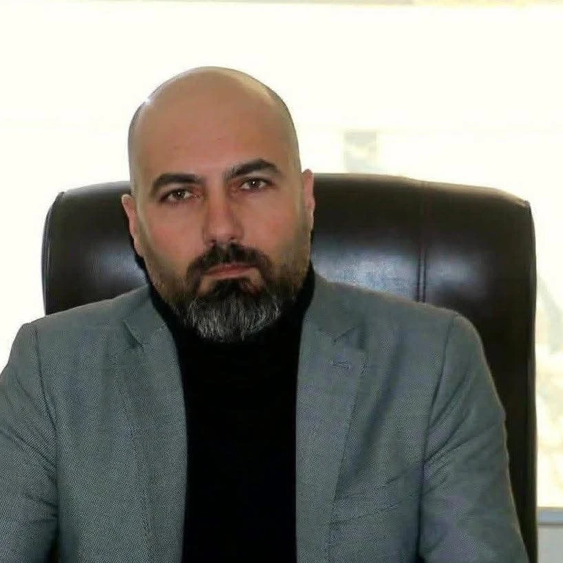 حادثة اختـ...ـطاف تطال الصحفي مرهف الشاعر في ساحة الفرسان بالسويداء