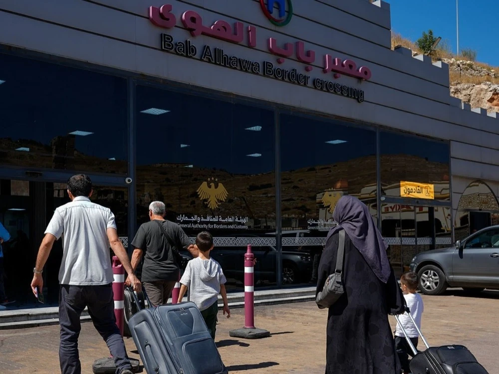 السوريون في الخارج أمام خدمة جديدة.. وثيقة رسمية باتت أقرب إليهم