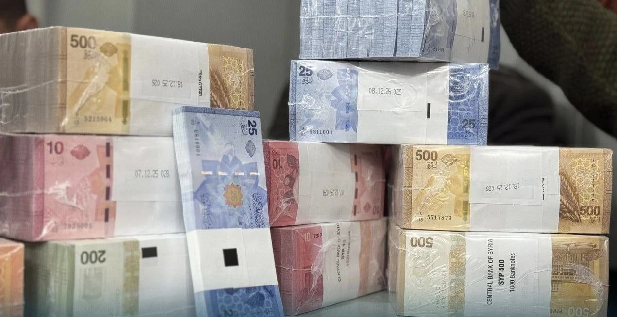 انخفاض جديد في قيمة الليرة السورية أمام الدولار والعملات الأجنبية
