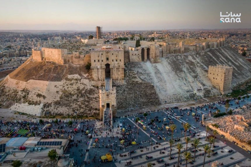 إجراءات خدمية في أحياء حلب المتضررة تشمل الأنقاض والكهرباء والمياه والأفران