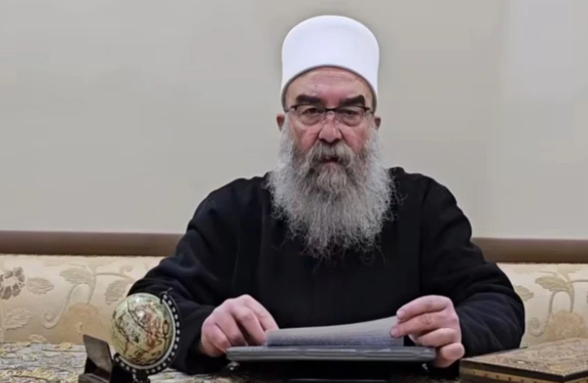 الشيخ حكمت الهجري يدعو لحماية دولية ويحمّل الحكومة مسؤولية الانهيار الأمني