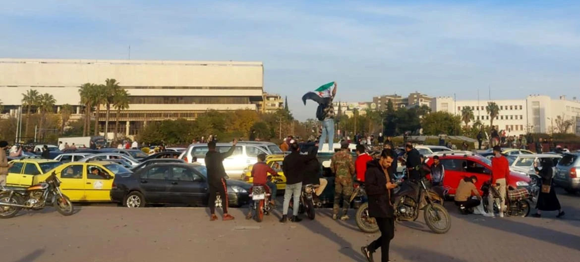 سوريا: حمـلة أمـنية واسـعة لمـلاحـقة عنـاصـر نظـام الأسـد وترحـيب شـعـبي في اللاذقـية