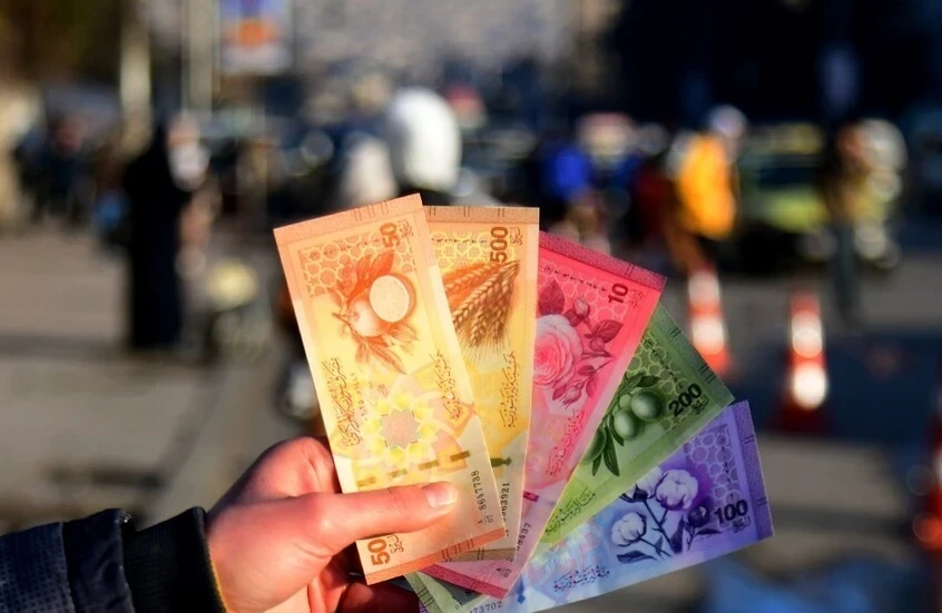 تراجع جديد لليرة السورية أمام الدولار والعملات الأجنبية