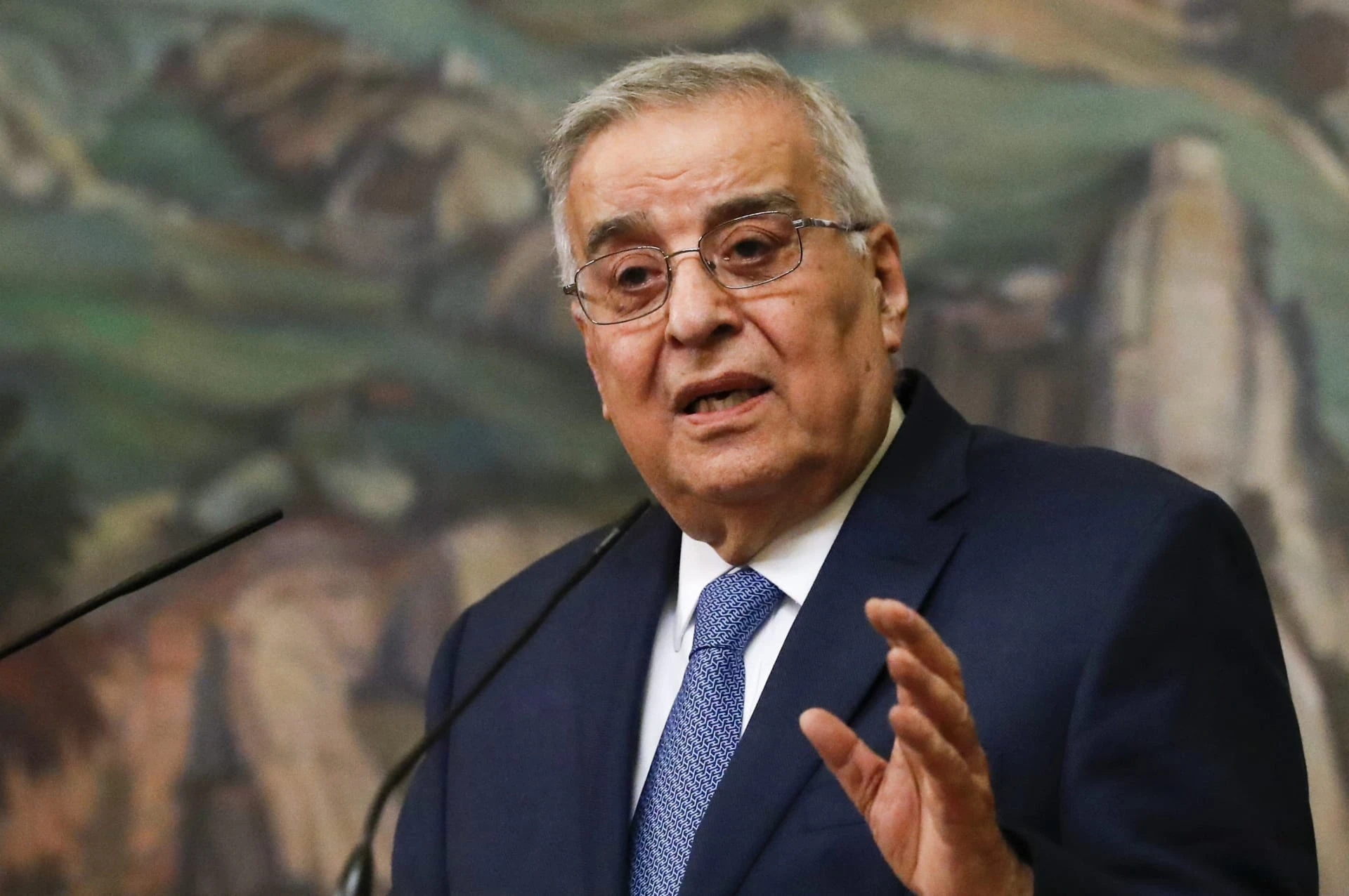 وزير الخارجية اللبناني يصرح: سنرحل جميع اللاجئين السوريين في لبنان