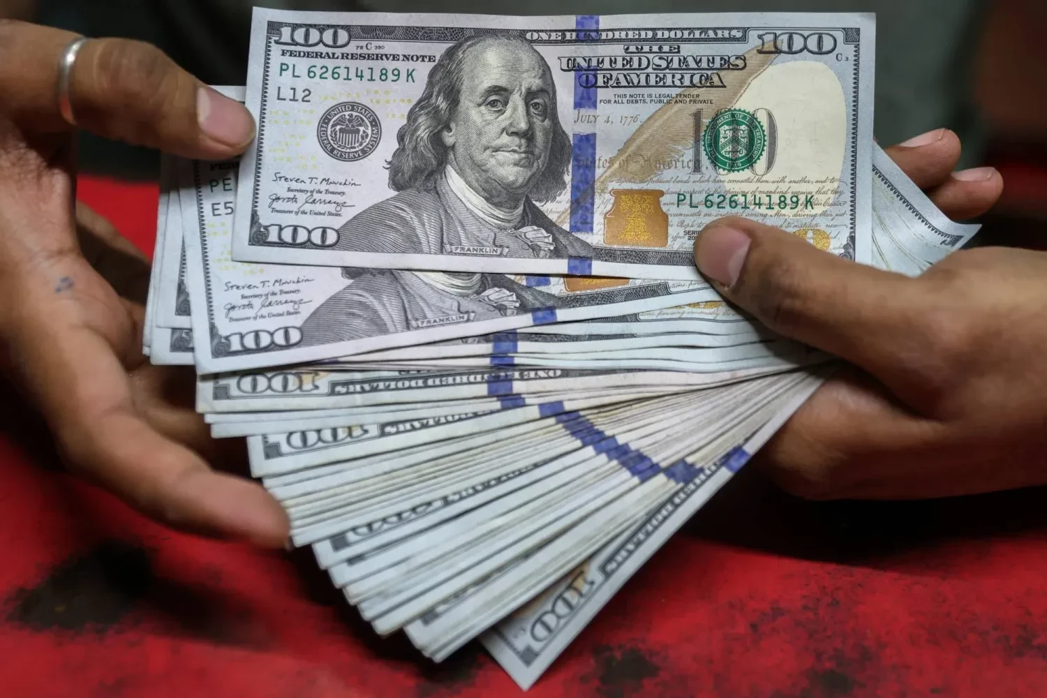 تراجع جديد لليرة السورية.. أسعار الصرف أمام الدولار والعملات اليوم الخميس 16 يوليو