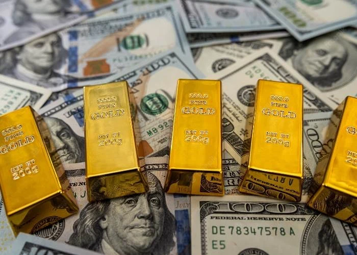 انخفاض أسعار الذهب بعد تسجيلها أعلى مستوى تاريخي