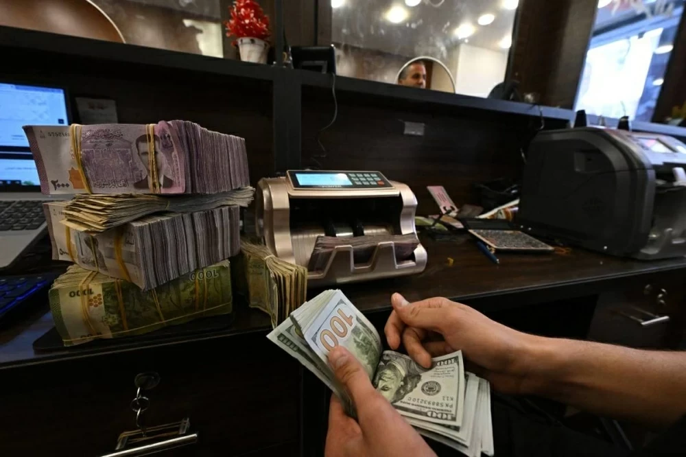 سعر صرف الليرة السورية عند افتتاح يوم الأحد
