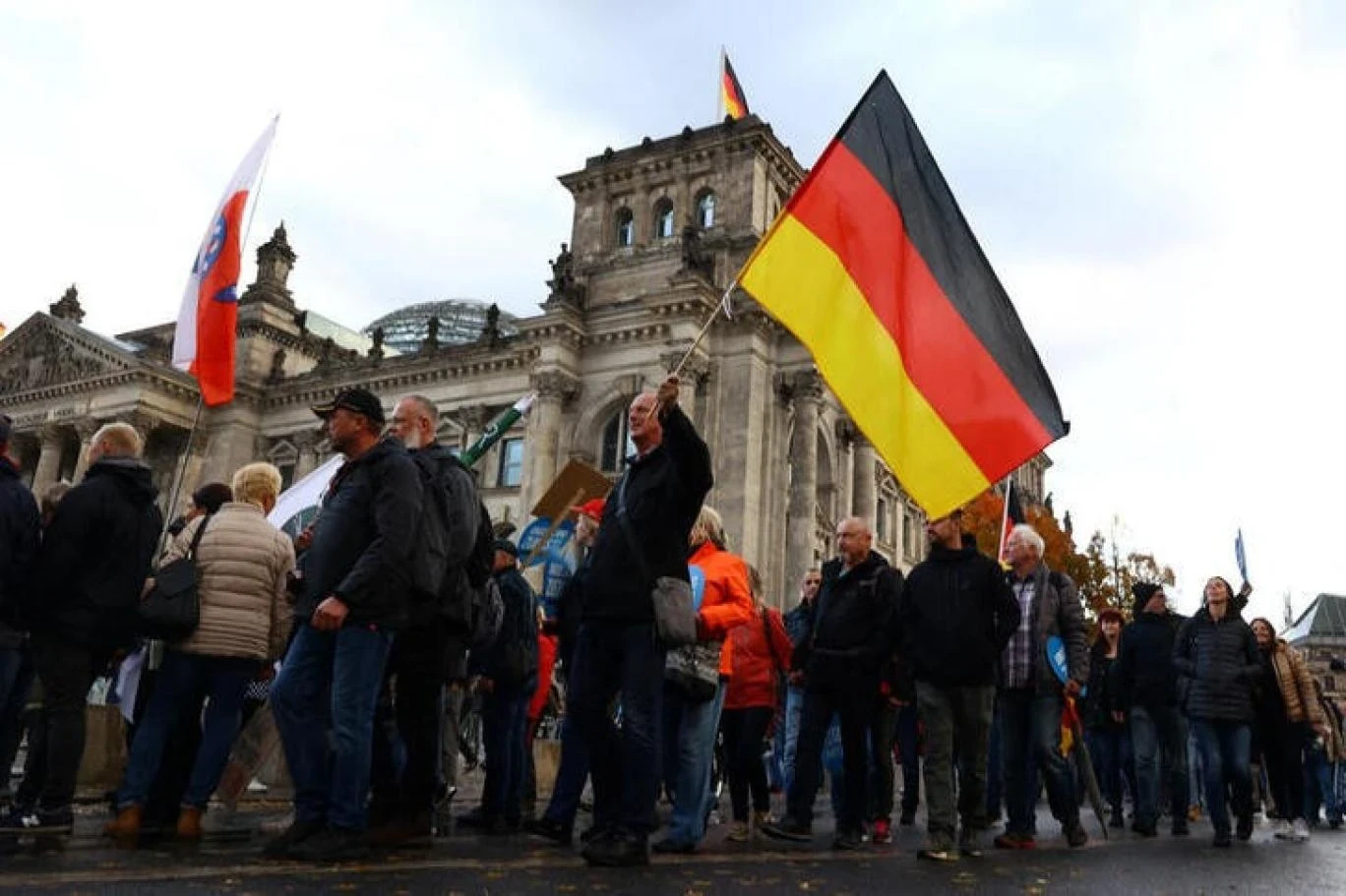 تصاعد الهجمات على اللاجئين في ألمانيا في عام 2023: تأثير الأحزاب اليمينية المتطرفة وتصاعد خطاب معاداة الهجرة