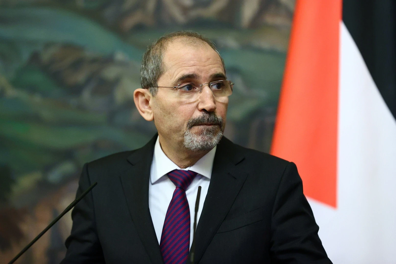 زيـارة تاريـخيـة: أيمـن الصـفدي في دمشق لتعـزيـز العـلاقات الثنـائـية