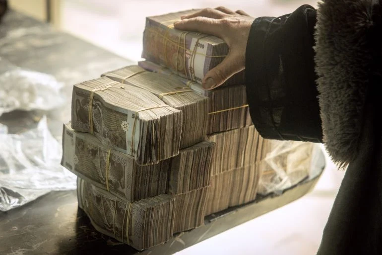 سعر صرف الليرة السورية عند افتتاح يوم الأحد