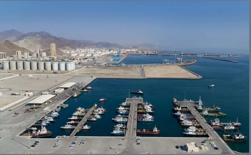 استئناف تحميل النفط في ميناء إماراتي مهم بعد هجوم بطائرة مسيّرة