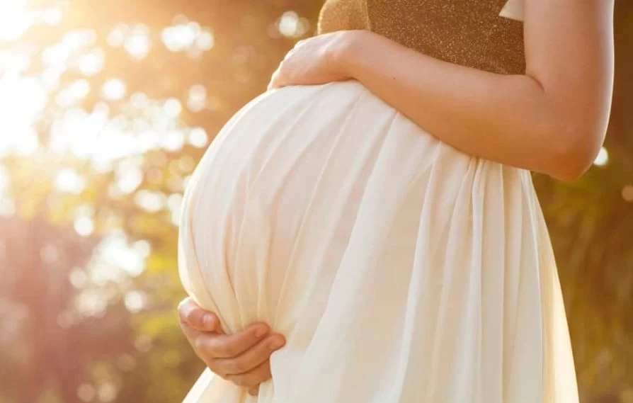 ماذا لو حلمت أن زوجتي حامل؟ تعرف على تفسير حلم الزوج بان زوجته حامل لابن
