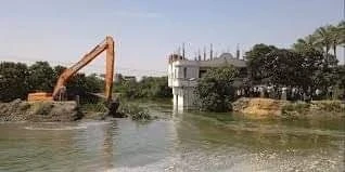 كارثة في مصر: انهيار جسر يغمر أراضي ومنازل المواطنين ويعطل إمدادات المياه لمحافظة السويس (صور + فيديو)