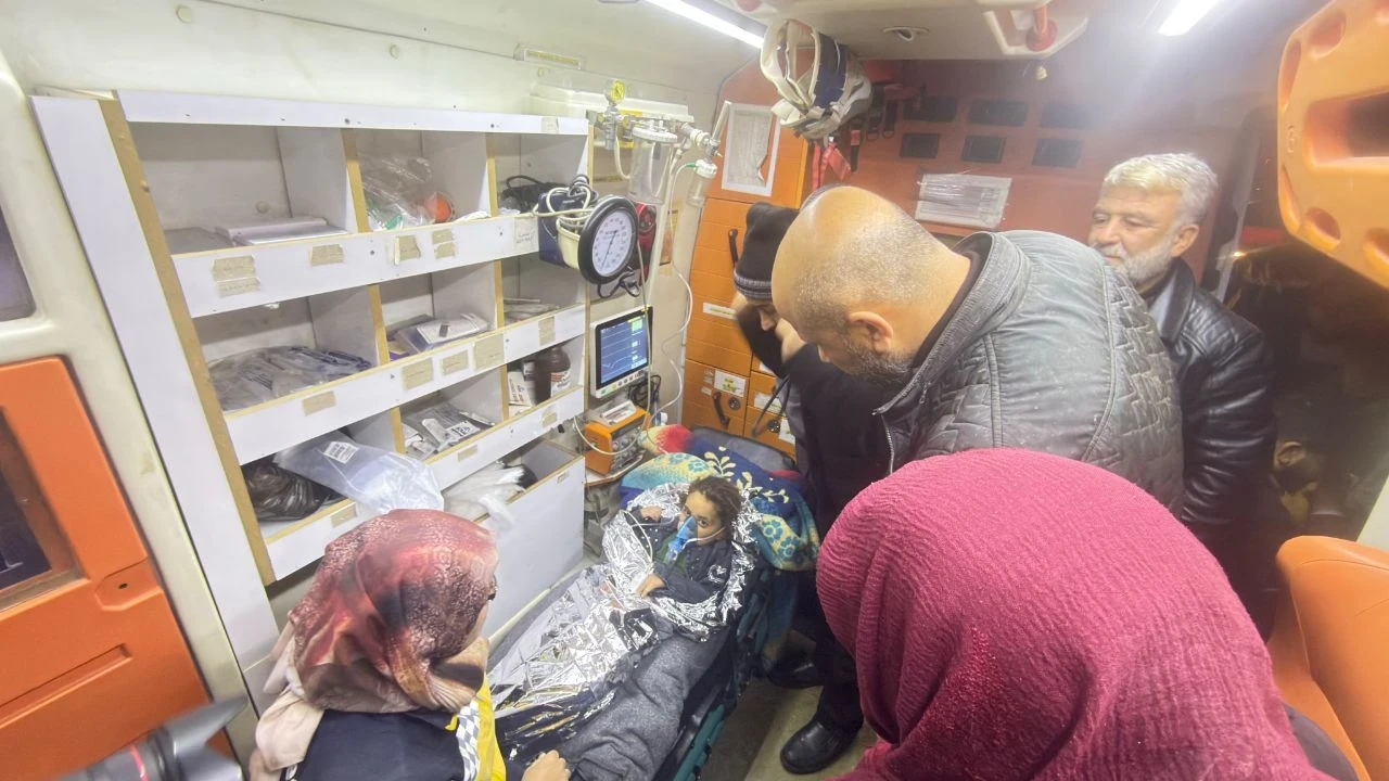 إنقاذ طفلة بعد سقوطها في بئر بعمق 10 أمتار بريف إدلب