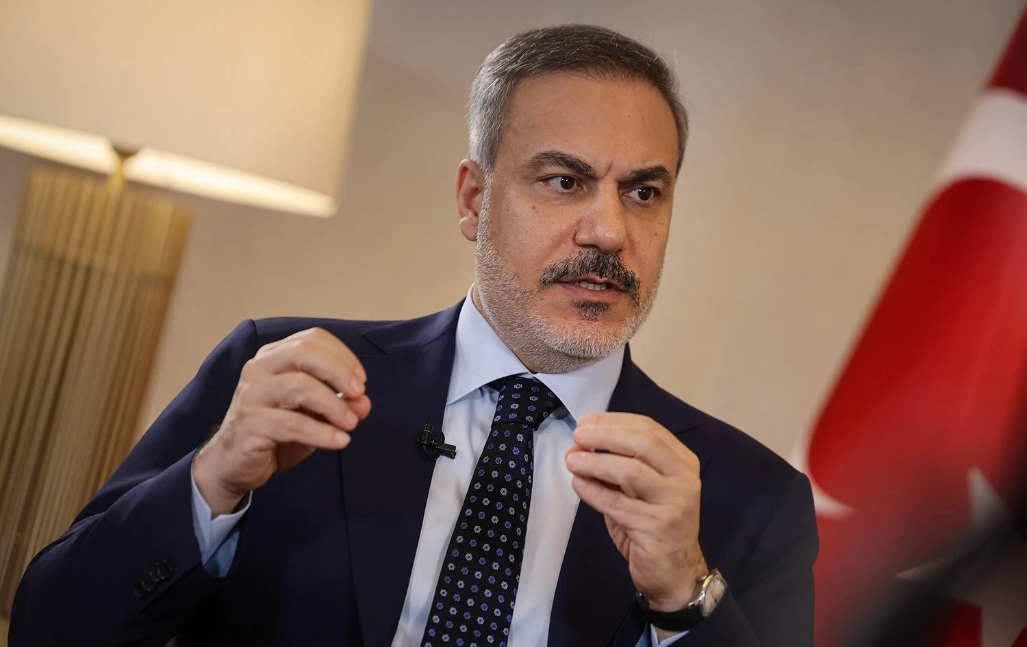 فيدان: رفع القيود مفتاح إعادة إعمار سوريا والاستقرار