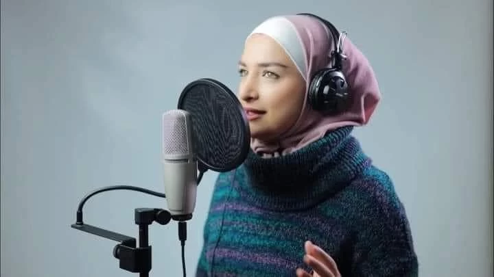 شابة سورية تحصد جائزة أفضل معلق صوتي عربي العالمية