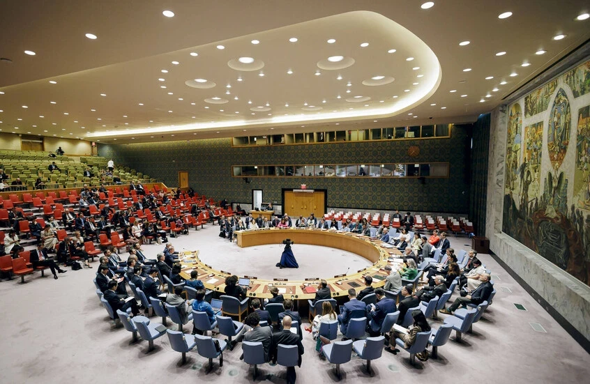 عضو الكونغرس الأمريكي يحذر من تأثير تخفيف العقوبات على استقرار الاقتصاد السوري