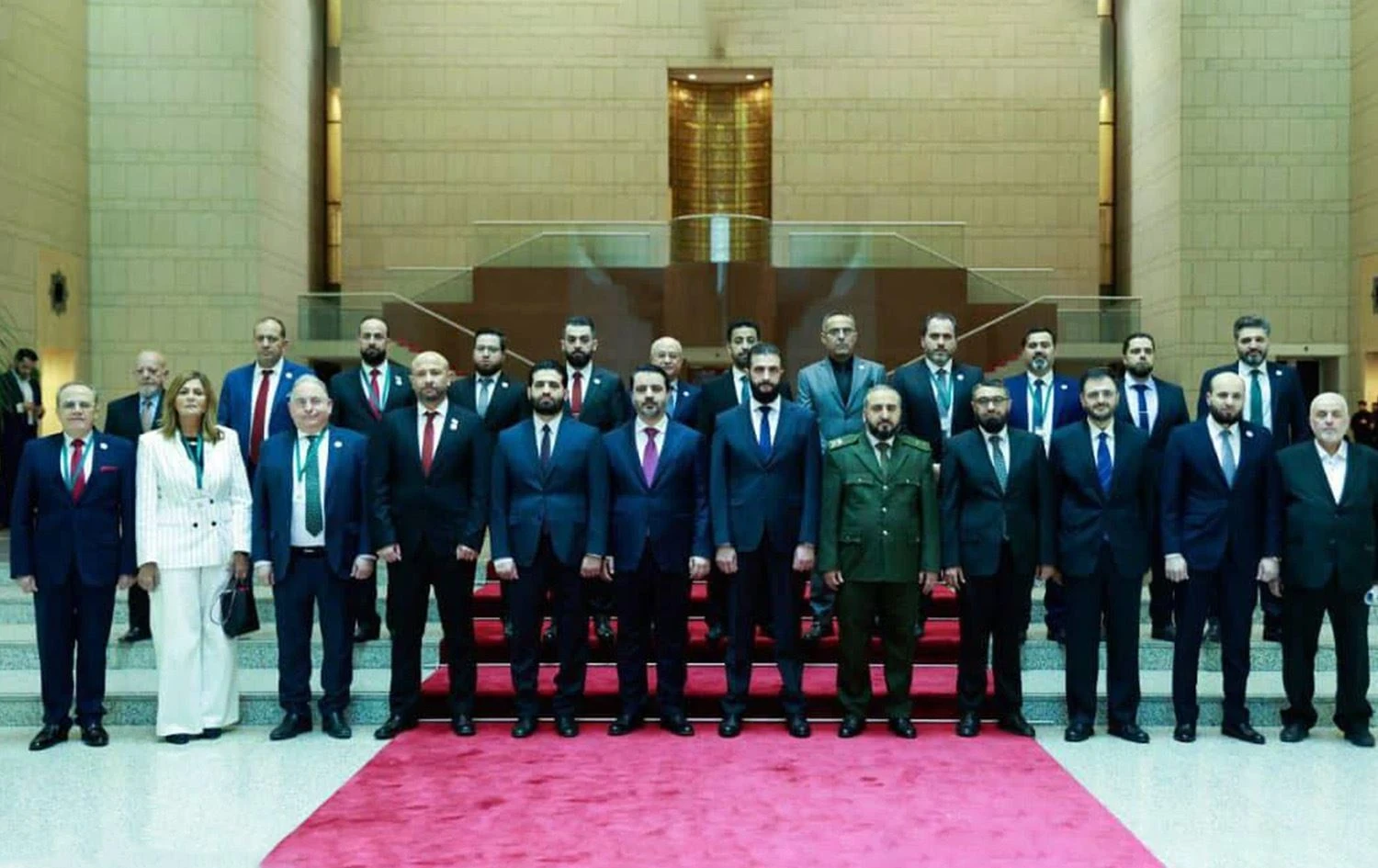 أول اجتماع للحكومة السورية الجديدة برئاسة أحمد الشرع: خارطة طريق لإعادة الإعمار وتحقيق الاستقرار