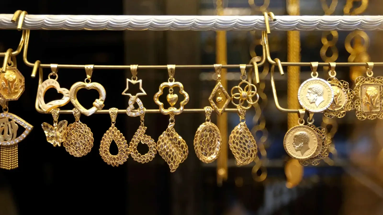 ارتفاع ملحوظ في أسعار الذهب بأسواق دمشق بالتزامن مع صعود الأونصة عالمياً