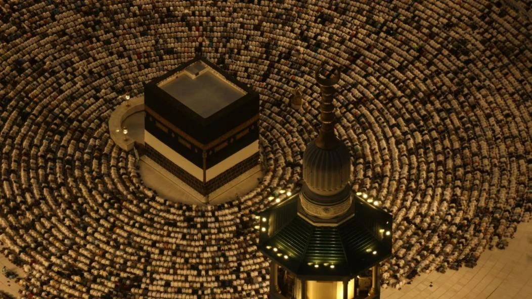 السعودية تسمح لجميع حاملي التأشيرات بأداء مناسك العمرة وتطلق منصة “نسك عمرة”