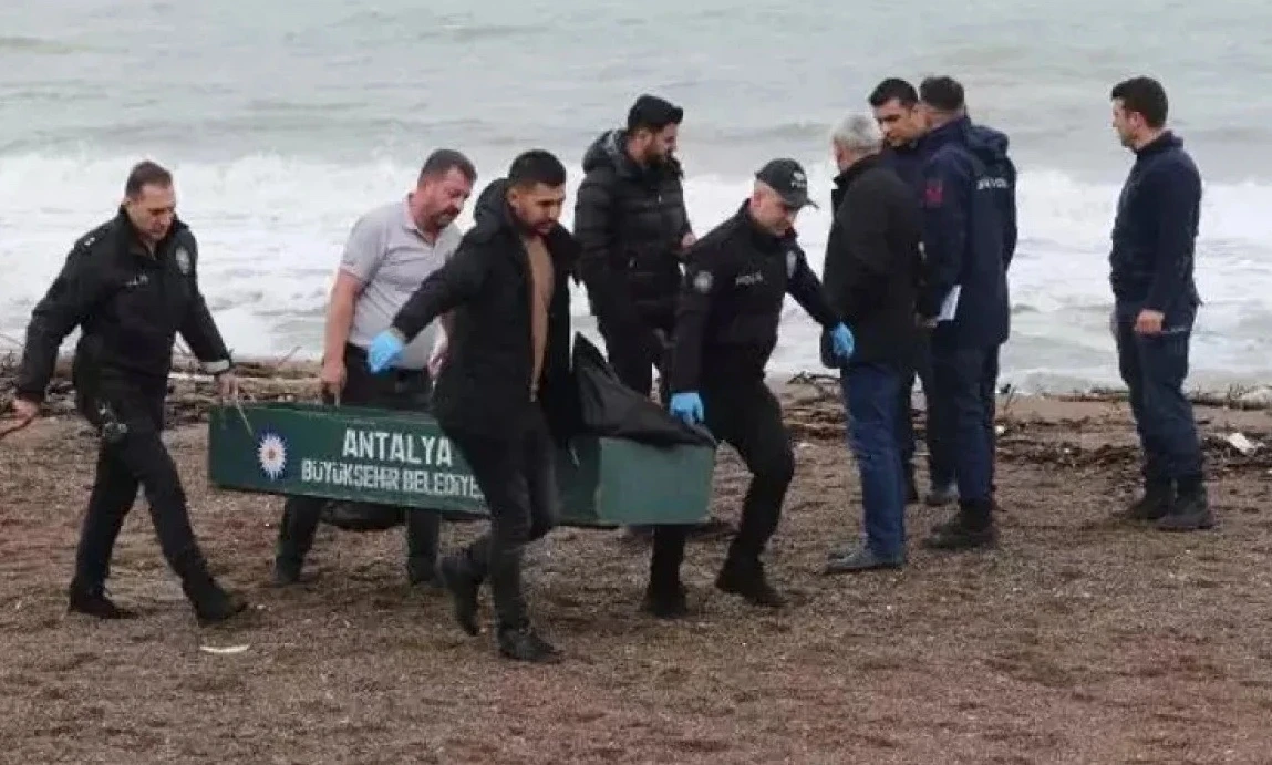 ولاية أنطاليا التركية: تعلن عن وجود 6 جـثث وصلت ساحل أنطاليا 5 منها يرتدي أصحابها ملابس ممهورة بصناعة سورية