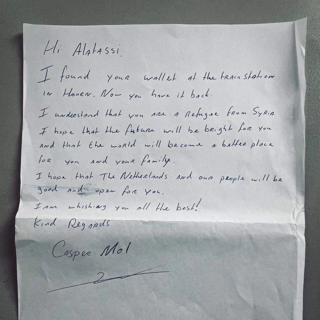 لاجئ سوري يتفاجئ برسالة لطيفة بعدما أضاع محفظته في هولندا