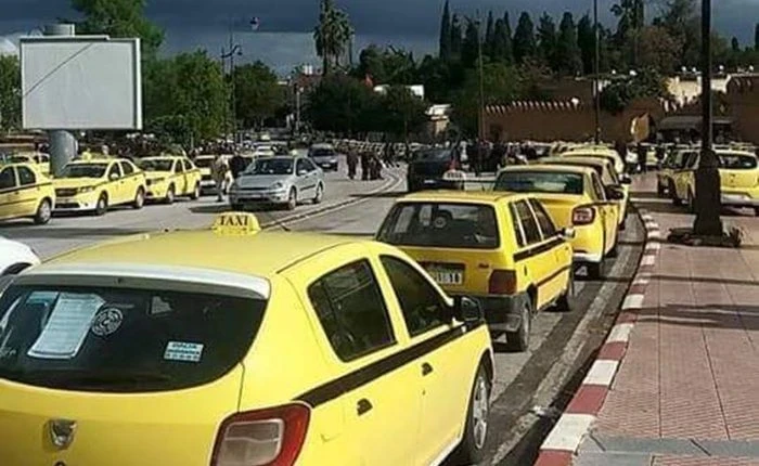 سوريا تتجه لتنظيم قطاع سيارات الأجرة عبر نظام رقمي وعدادات ذكية