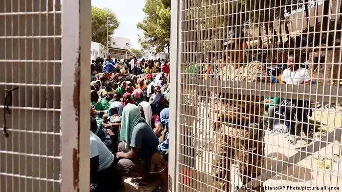 انتـهاكات خطـيرة في مركز احتجاز إداري للمهاجرين في جنوب إيطاليا