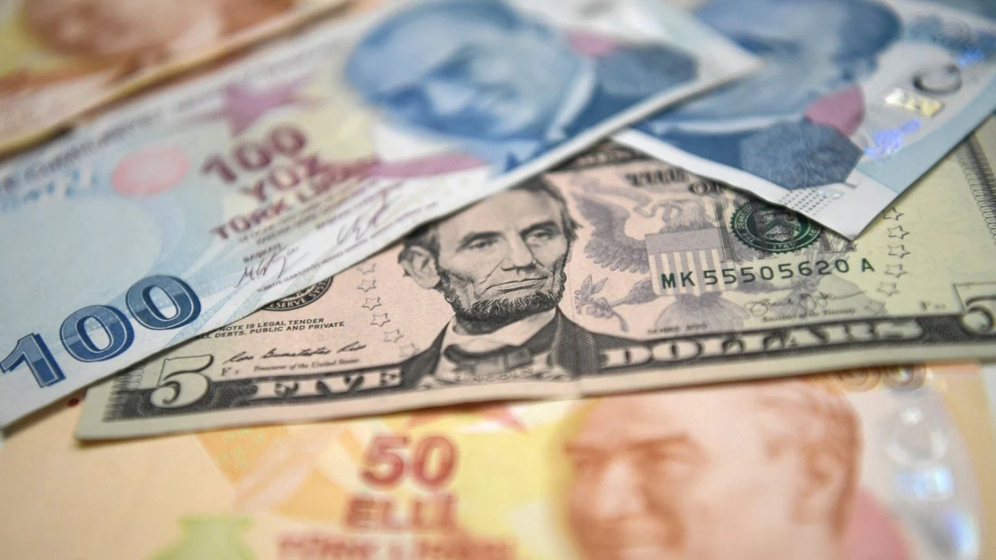 وقف تداول العملات الورقية الصغيرة في المصارف الآلية التركية
