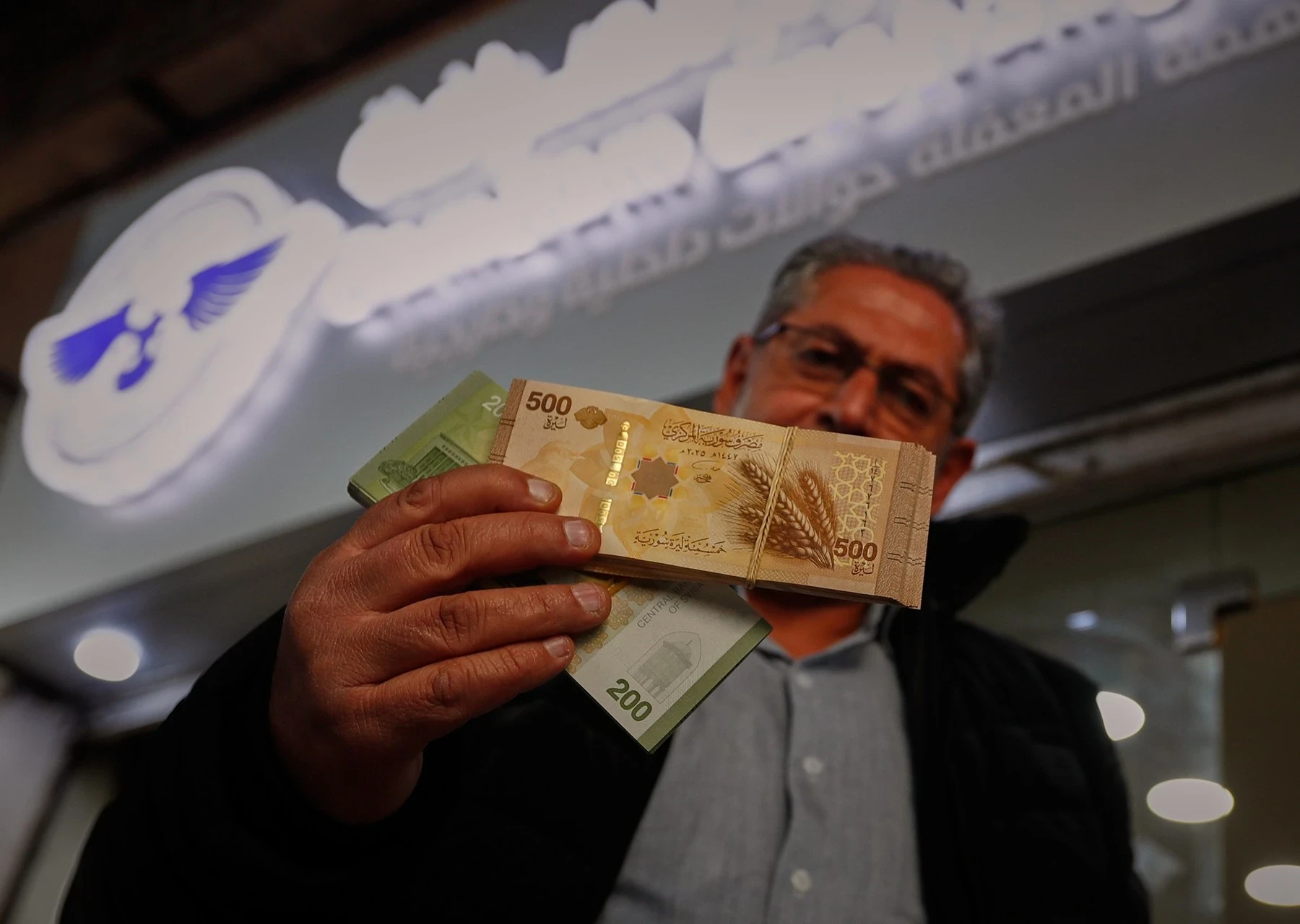 تراجع جديد في سعر الليرة السورية مقابل الدولار والعملات الأجنبية